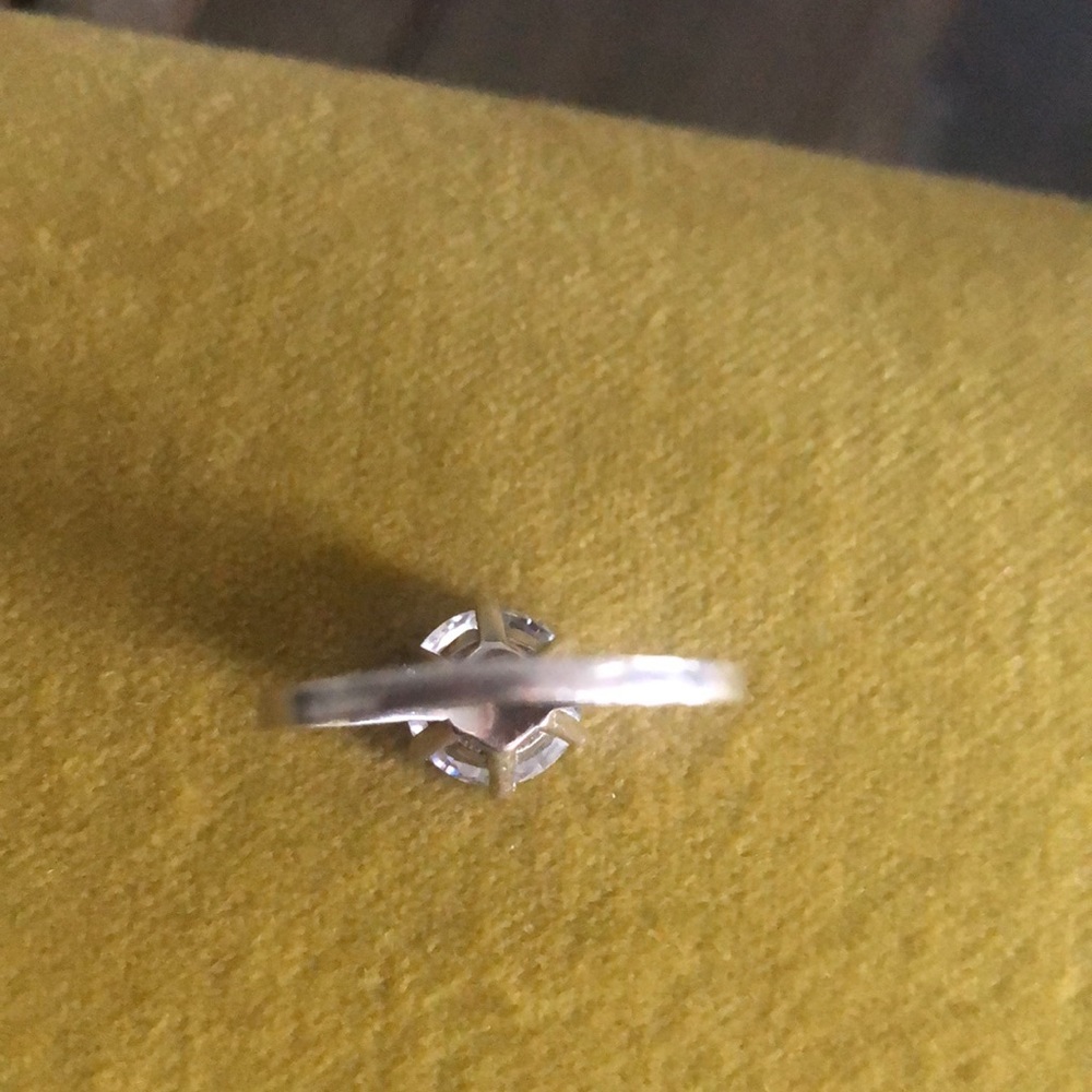 New 3 carat cubic zirconia solitaire. Cathedral basket setting, solid 925 - Picture 8 of 9